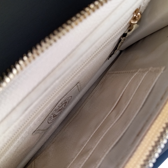 NEW Spartina 449 Tidalholm White Blue Floral Embossed Leather Wrislet Bag - Picture 4 of 6